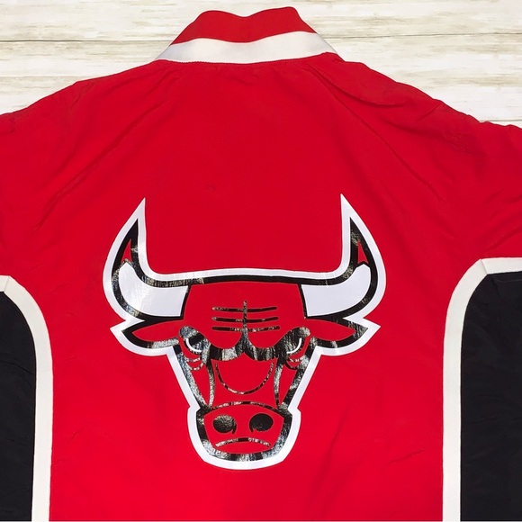 🔴SOLD🔴Mitchell & Ness Chicago Bulls Red button up Jacket Sz L 🏀🔥 - Picture 5 of 8